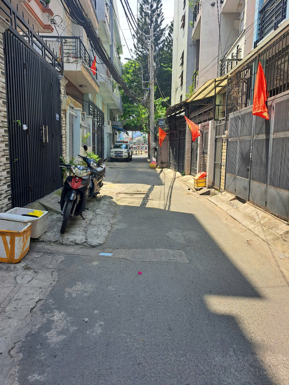 BÁN NHÀ 3 TẦNG – XE HƠI VÀO TẬN NHÀ – TRẦN XUÂN SOẠN, QUẬN 7
Diện tích: 5.5x 14m. GIÁ NHỈNH 11 TỶ
