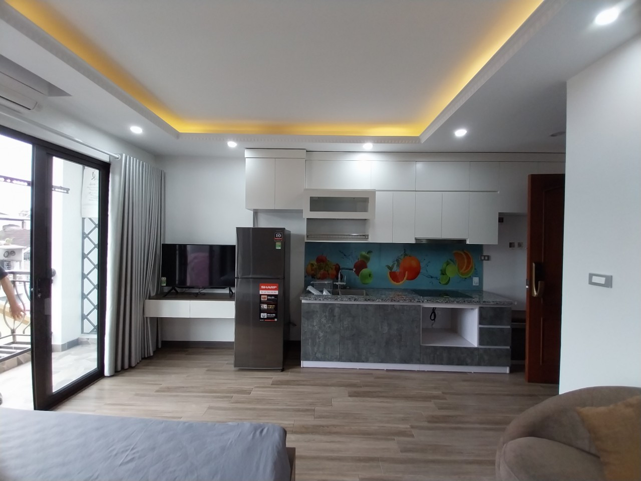 Cho thuê Căn hộ dịch vụ giá rẻ tại Ngõ 193 Trích Sài, Tây Hồ.  Ban công rộng thoáng. Chỉ 6tr