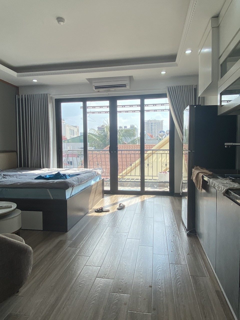 Cho thuê Căn chung cư mini full đồ tại Ngõ 193 Trích Sài. Ban công View hồ cực thoáng. Chỉ 7tr