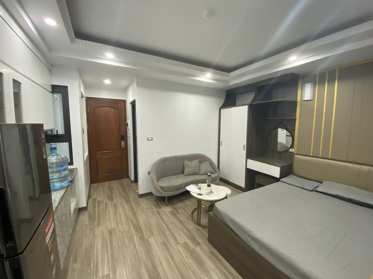 Cho thuê Căn hộ chung cư mini Full đồ cao cấp. Phòng View toàn mặt Hồ Tây cực Chill. Chỉ 6tr