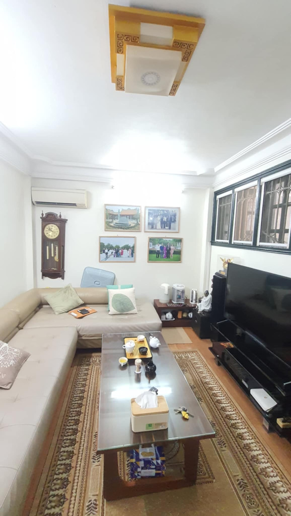 Bán nhà Triệu Việt Vương, 22m2, 4 tầng, mặt tiền 5.4m, 13.6 tỷ, ngõ rộng, kinh doanh tốt