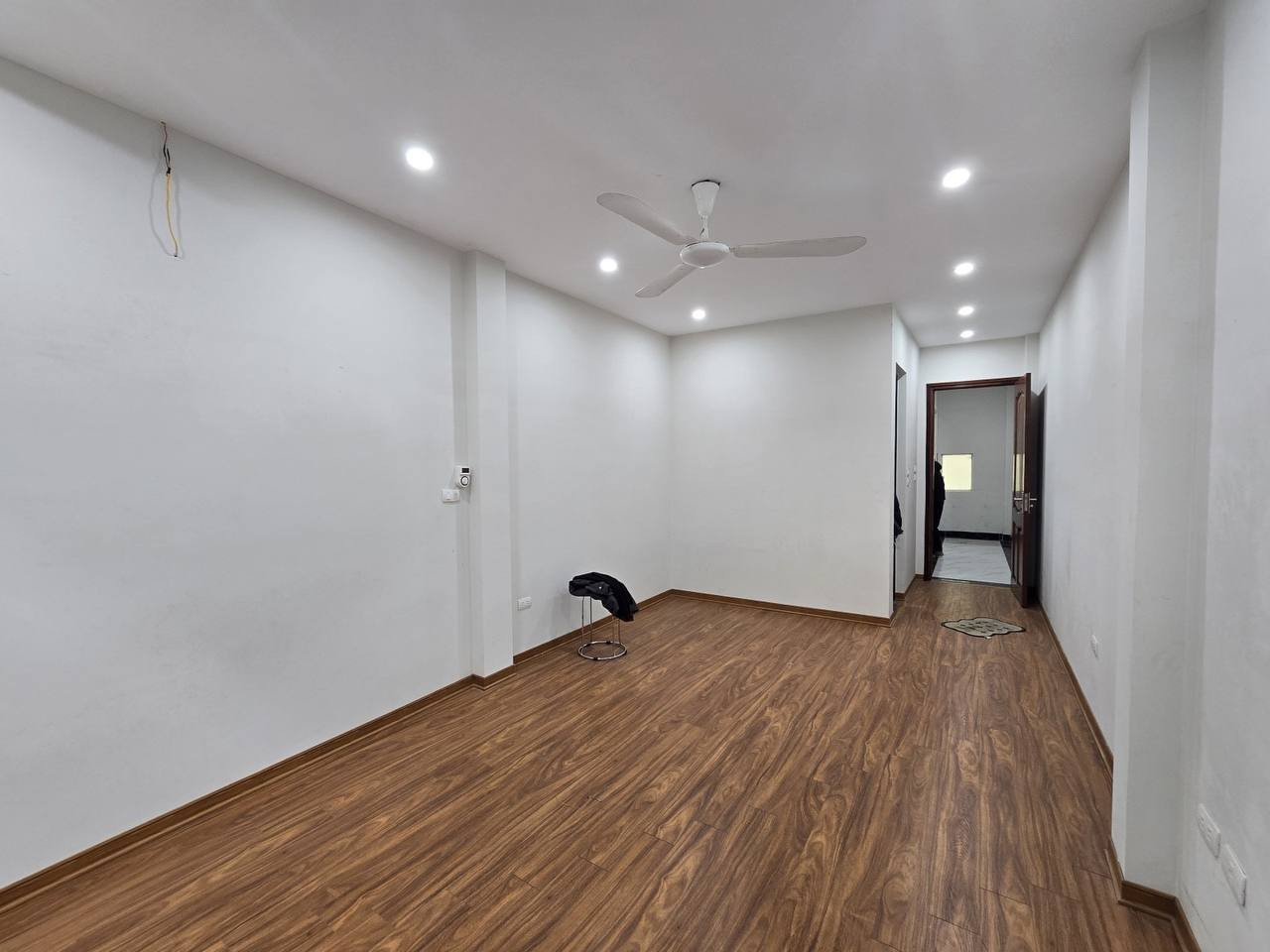 Bán nhà Trịnh Đình Cửu giá 12.3 tỷ, diện tích 40m2, 7 tầng, mặt tiền 3.5m