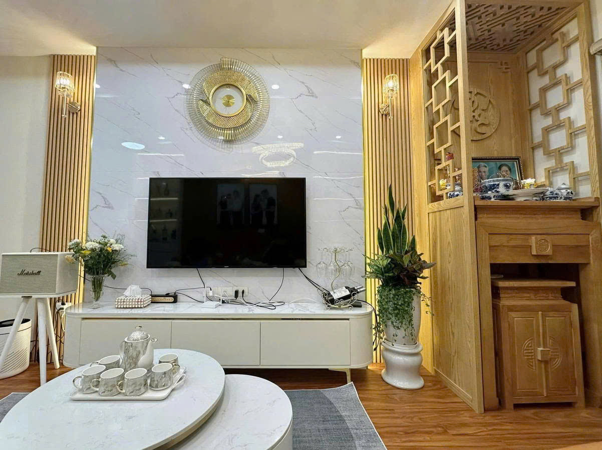 Bán nhanh nhà phố Trịnh Đình Cửu, 3 bước chân ra mặt phố DT: 42m2 x 7 tầng, thang máy giá 10,5 tỷ