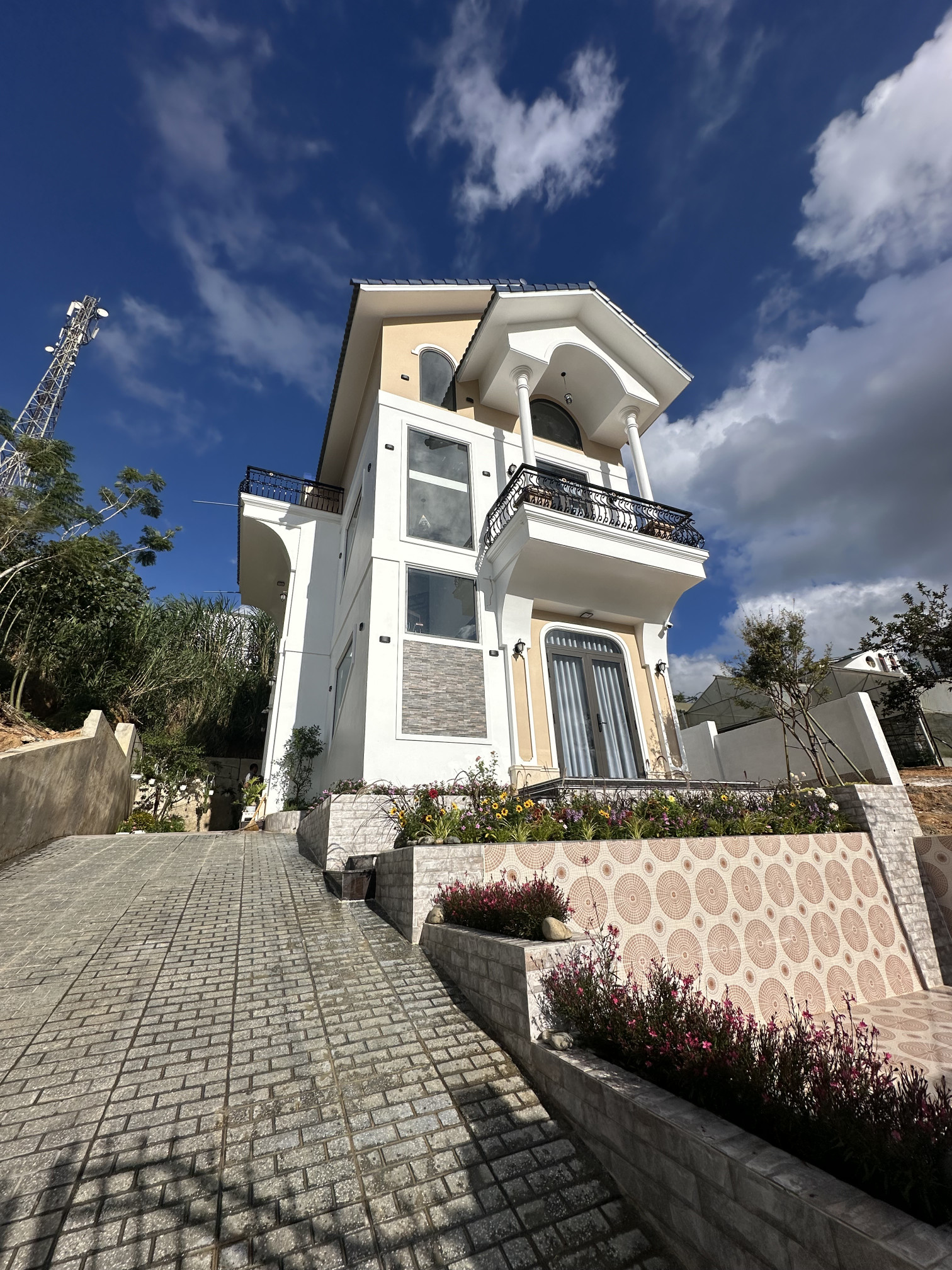 BÁN VILLA SIÊU ĐẸP MỚI XÂY ĐƯỜNG TRỊNH HOÀI ĐỨC ,ĐÀ LẠT