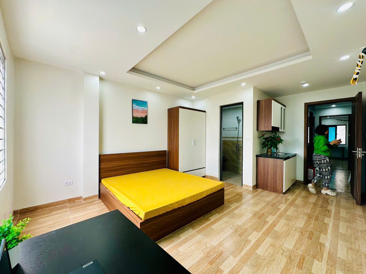 cho thuê phòng trọ giá rẻ 3,5 tr  khép kín thang máy nhà mới full đồ, gần fpt , đông á..