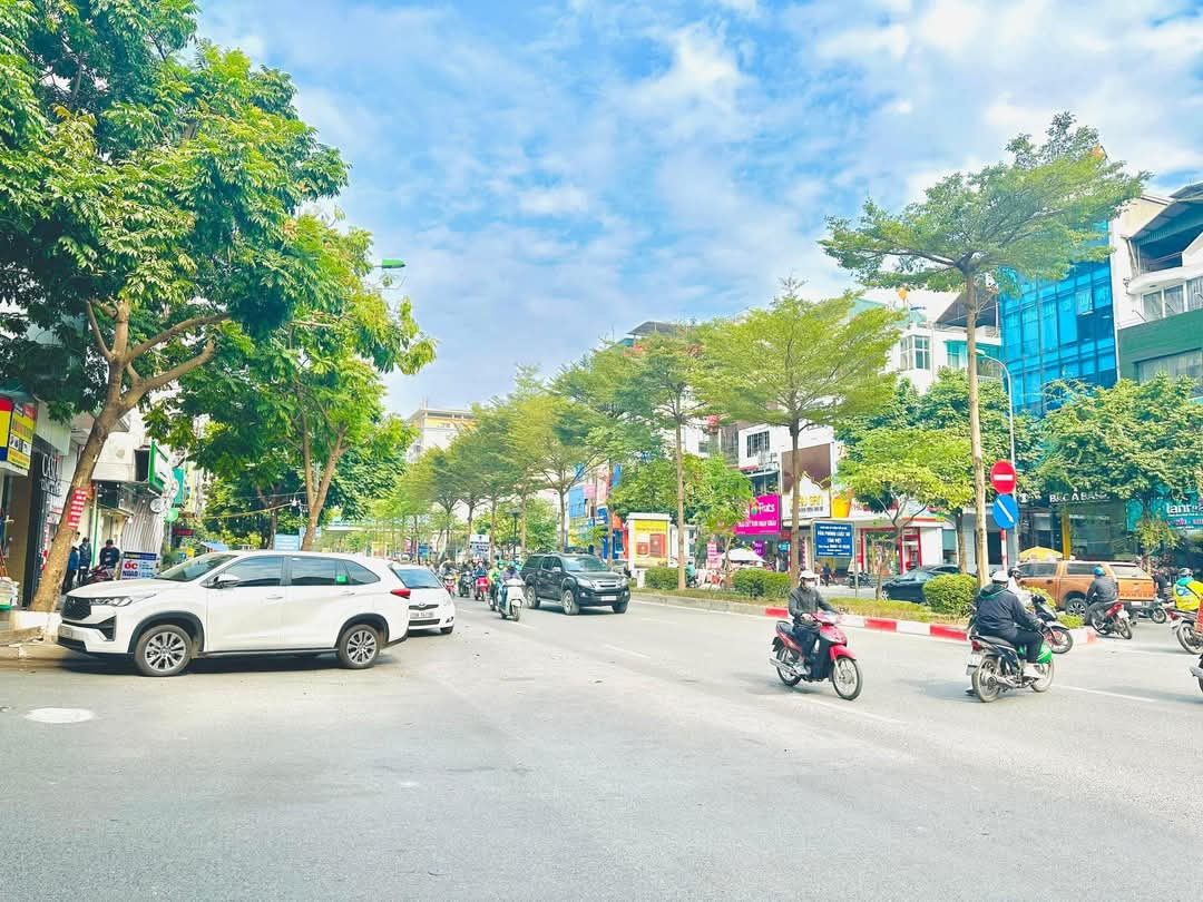 HÀNG HIẾM,  PHÂN LÔ Ô TÔ  TRÁNH TRUNG KÍNH CẦU GIẤY 80M*5T 32 TỶ, KINH DOANH ĐỈNH, VỈA HÈ , SÁT PHỐ, HAI MẶT NGÕ
