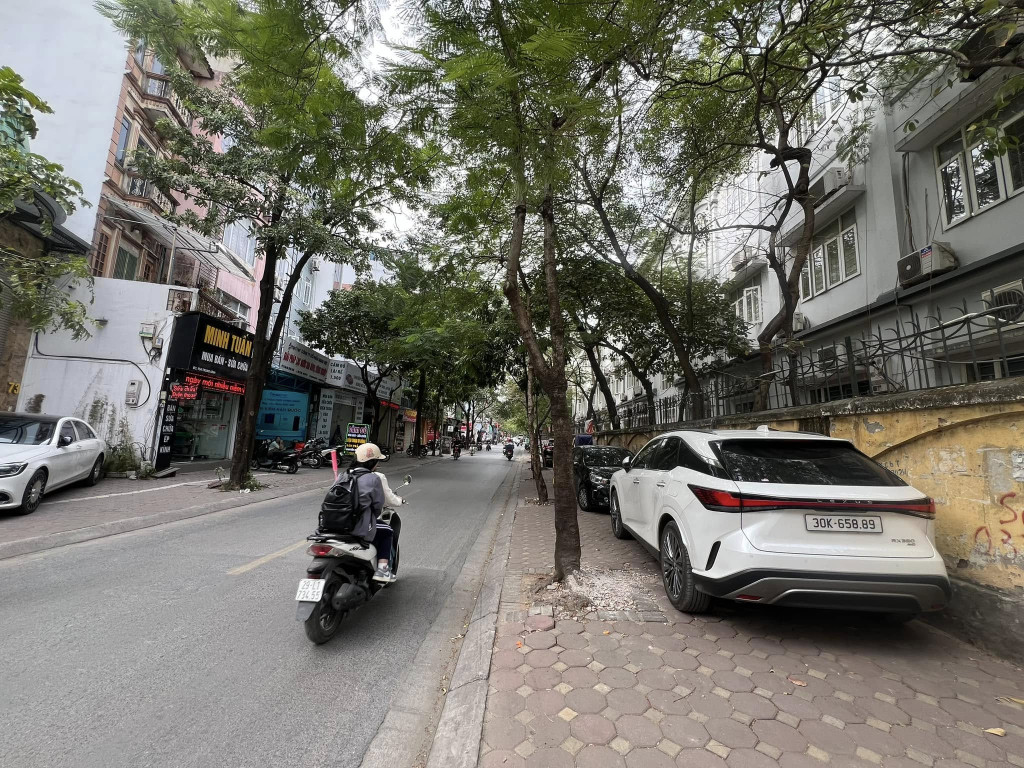 NHÀ PHỐ TRUNG KÍNH CẦU GIẤY - ĐẸP MÊ LY - KINH DOANH ĐỈNH CAO - MẶT TIỀN PHỐ TRUNG KÍNH - MẶT SAU CHỢ TRUNG KÍNH - 106M2 - 9 TẦNG - SĐCC - LH: MR HOÀNG PHÚ -  0385683333