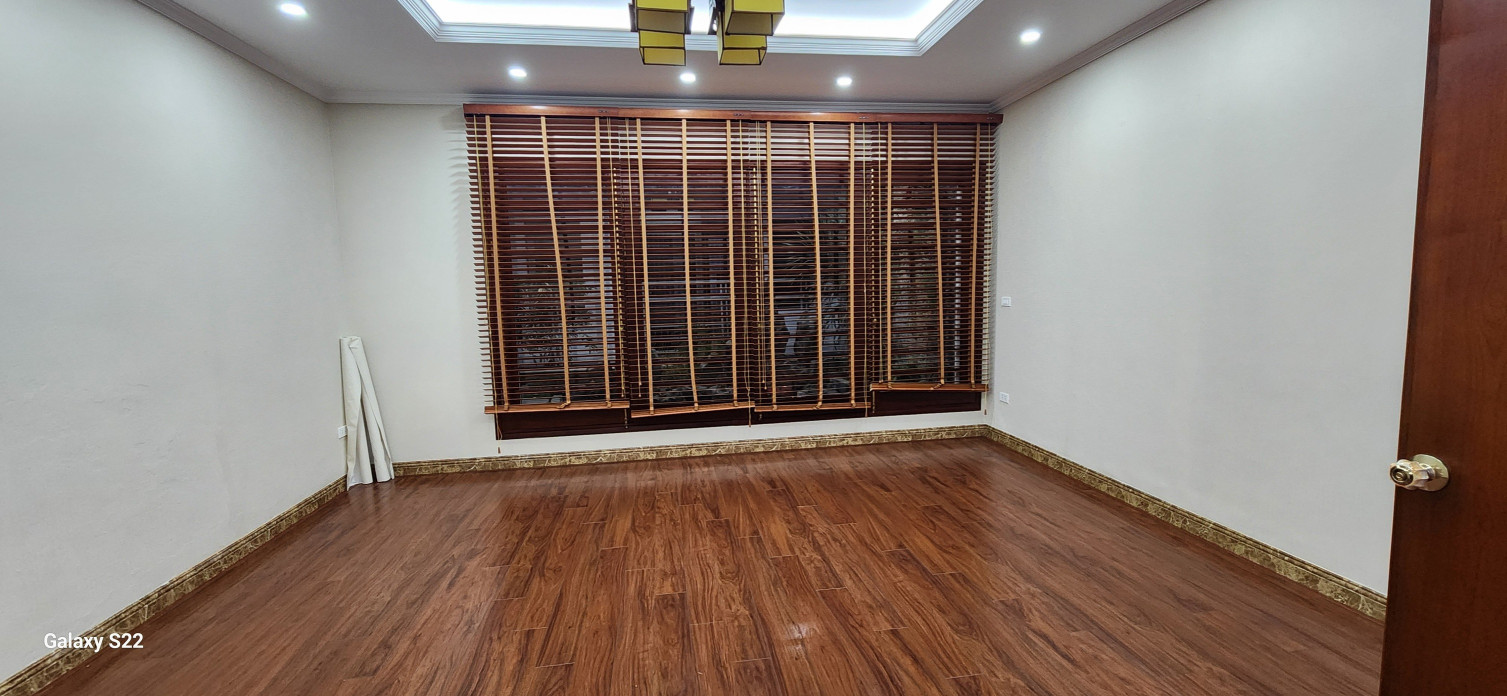 SIÊU PHẨM PHÂN LÔ, Ô TÔ TRÁNH TRUNG KÍNH CẦU GIẤY 65M*5T NHỈNH 24 TỶ, 25M RA MẶT PHỐ TRUNG KÍNH.
