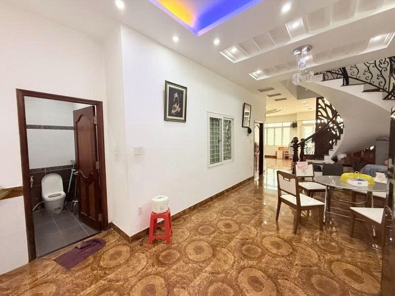 Bán nhà Mặt tiền Trung Lang, ngay Khu Bàu Cát, Đồng Đen, 7,3x24m, 4 T -  6PN, 19,9 tỷ.