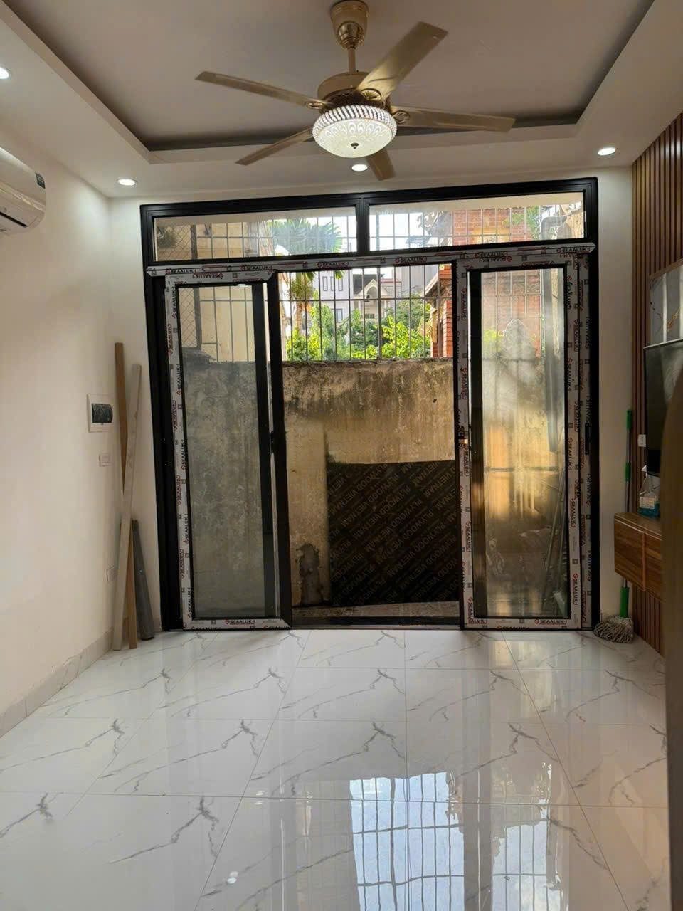 Cho Thuê Nhà Ngõ 140 Trung Phụng - Đống Đa 25M² 5 Tầng 3 Ngủ - Nhà Đẹp Full Nội Thất - Gần Phố - Giá Thuê 12tr