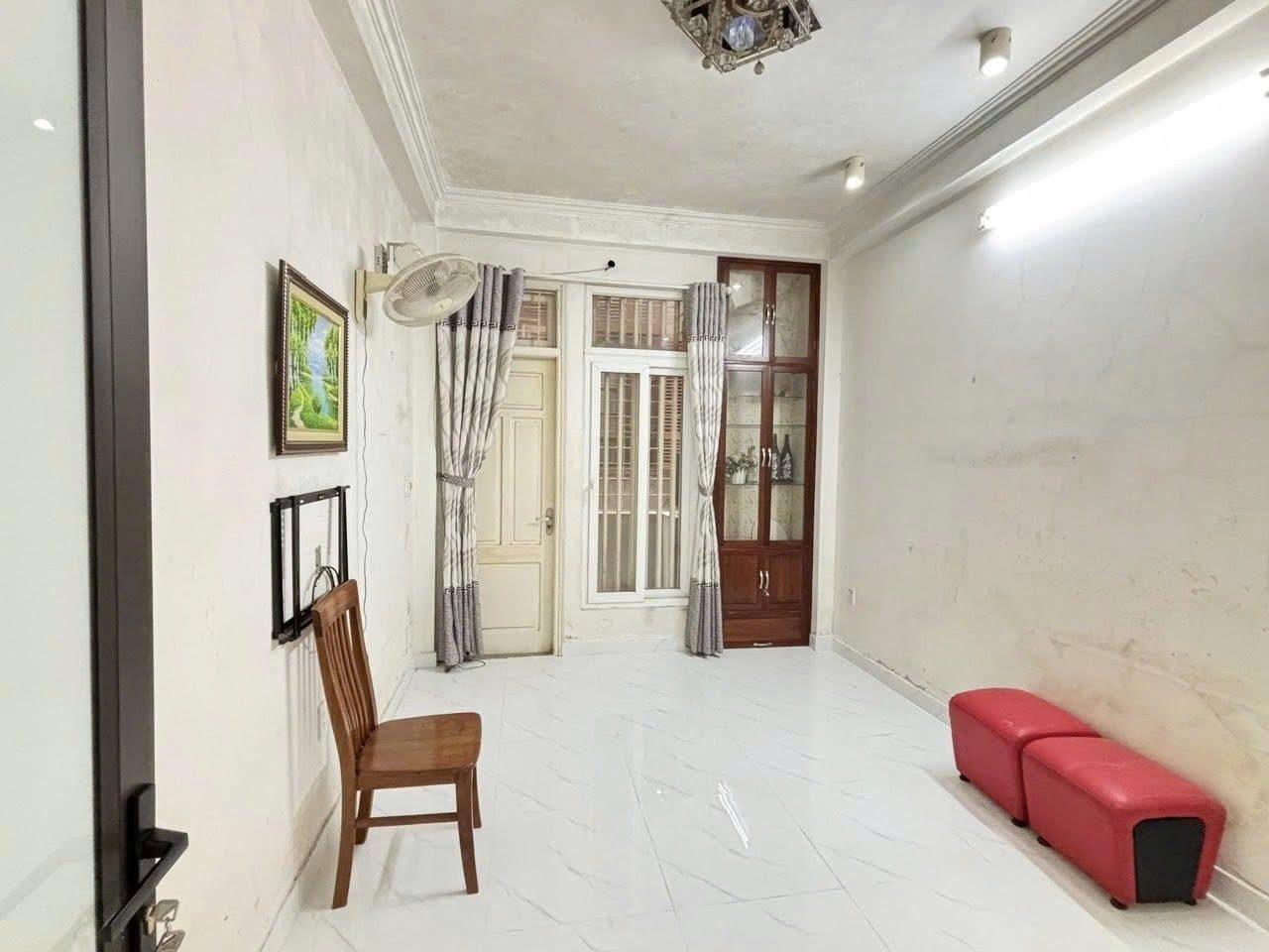 Cho thuê nhà riêng Trung Văn, Nam Từ Liêm 32m x 5T giá 11tr Ở NHÓM