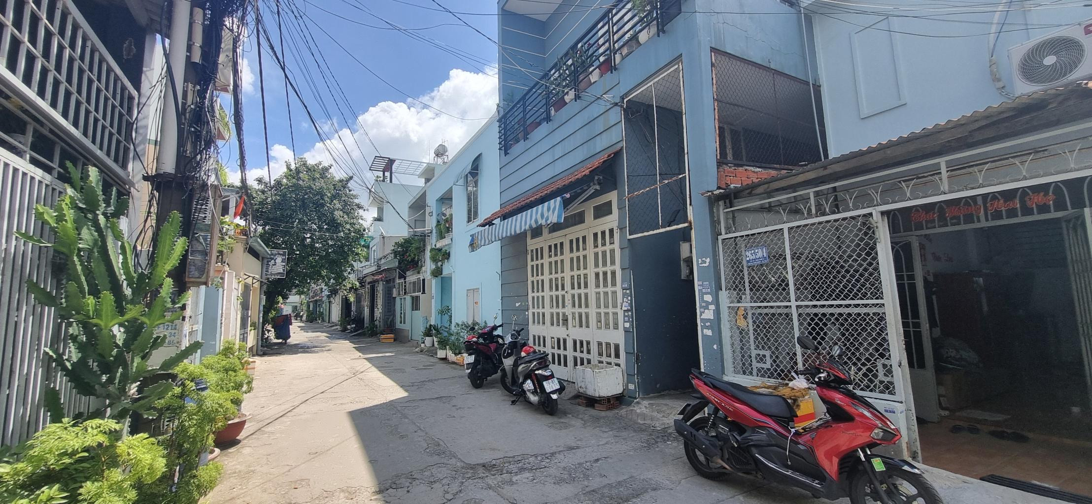 KHU TRUNG TÂM Q.12- NHÀ 1 TRỆT 1 LỮNG 1 LẦU - ĐƯỜNG TRƯỜNG CHINH - 7PN - 7WC - DT : 6.3M X 15M - KHU HẺM DÂN CƯ AN NINH GẦN CHỢ - NHỈNH 7 TỶ. 