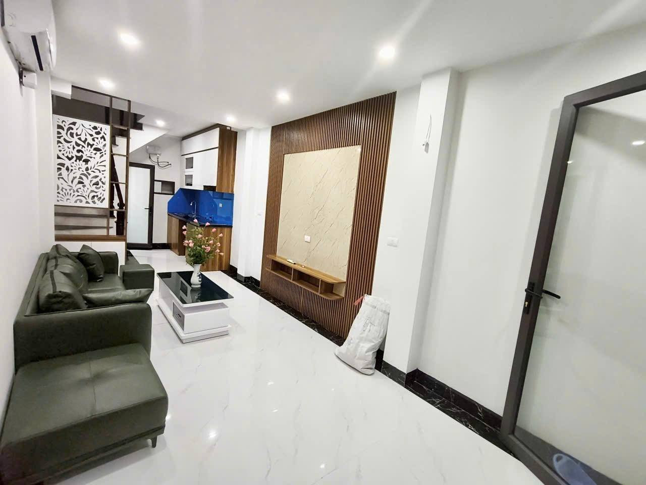 Bán nhà đường Trường Chinh Đống Đa, nhà đẹp ở luôn, 2 mặt thoáng