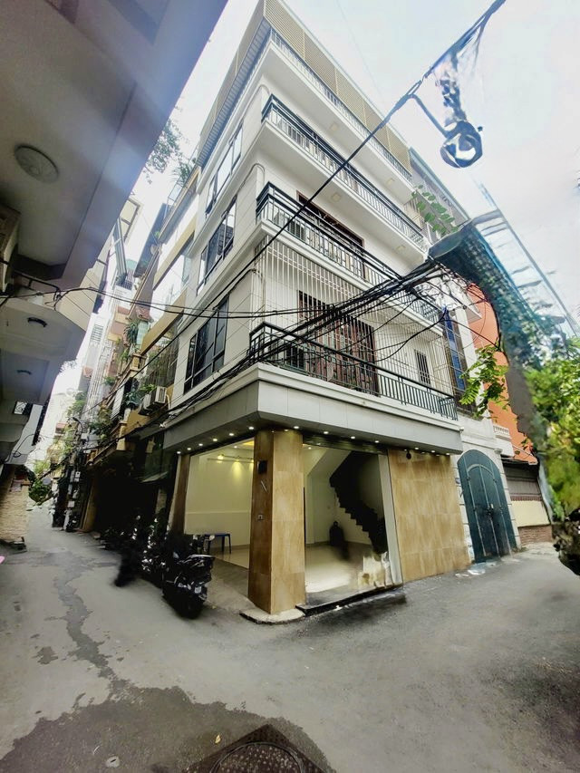 🏡 Siêu Phẩm Lô Góc Trường Chinh - 5 tầng – Gara - Ngõ Thông Ô tô Chạy - Chỉ 13,5 tỷ