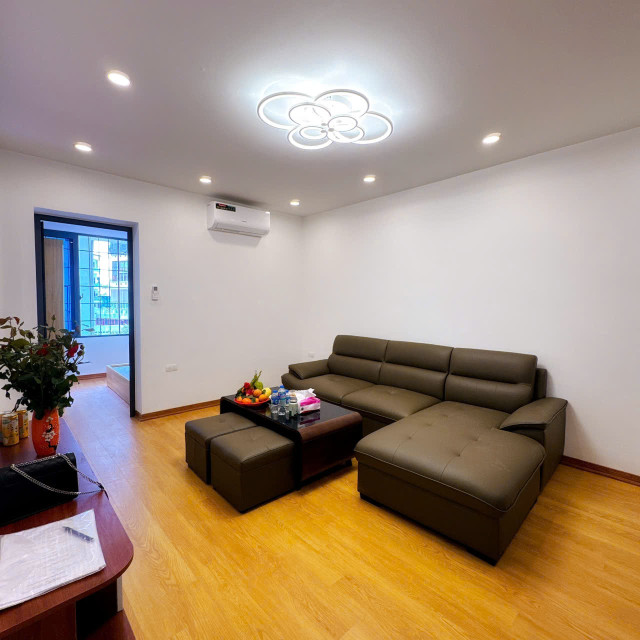 Tập thể mặt phố Trường Chinh, Đống Đa, nhà đẹp, 3 ngủ, 2vs tặng full nội thất, sổ đỏ to