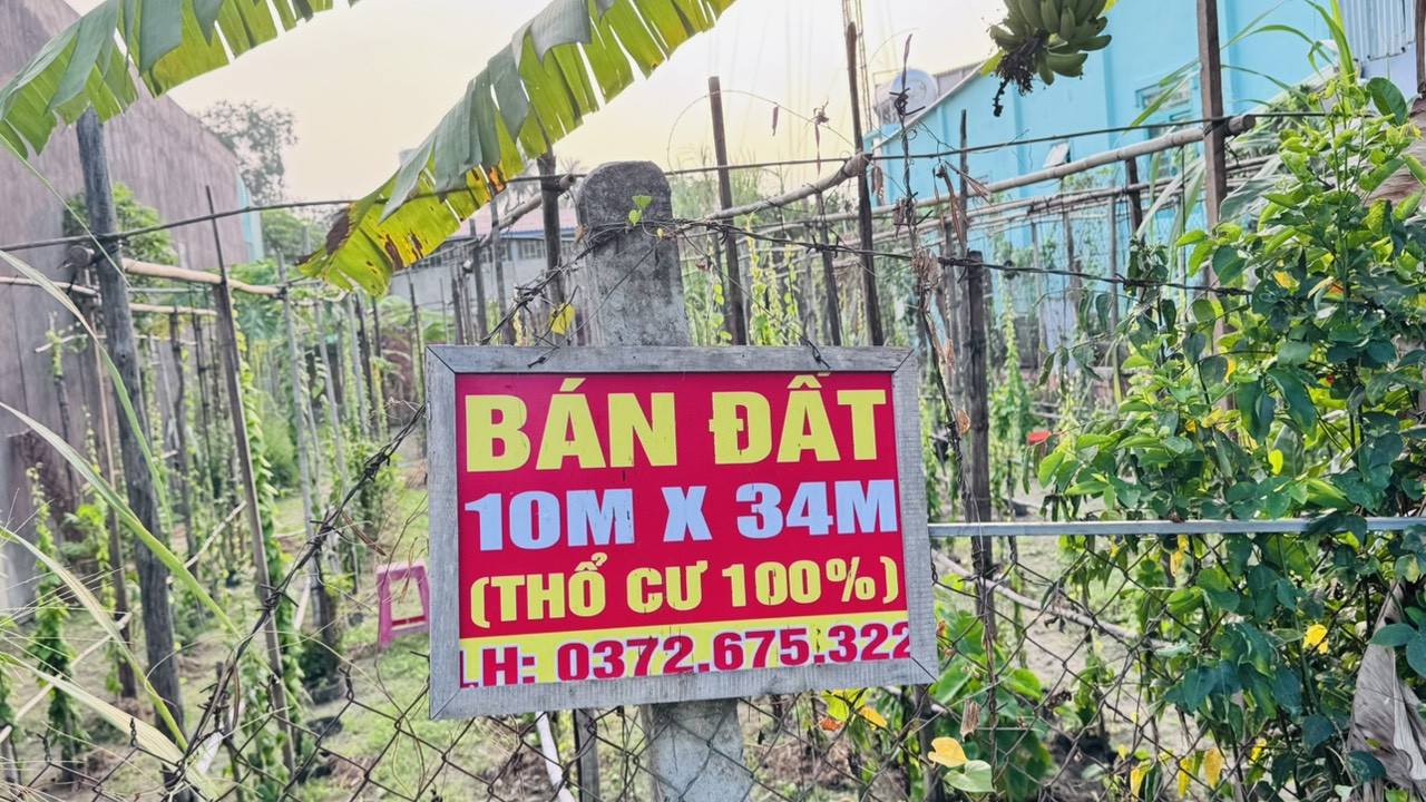 cần bán gấp đất 100% thổ cư giá rẻ, giá ngộp, tiếp giáp đường trường chinh mới phường Ninh Thạnh tp tây ninh, rộng 40m đang thi công