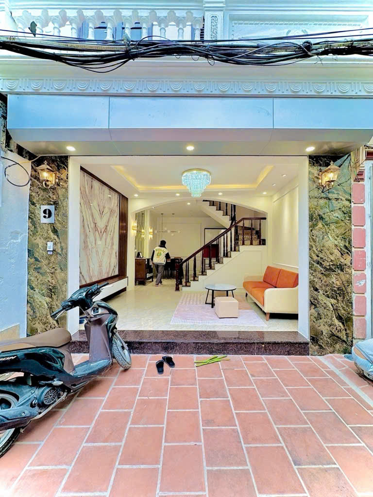 Bán nhà trương định 4 tầng long lanh ở ngay 2 thoáng hoàng mai