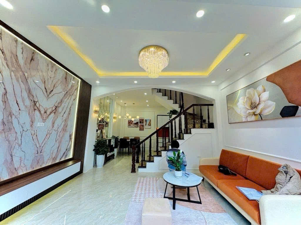 NHÀ ĐẸP 2 THOÁNG - MẶT TIỀN RỘNG - TRƯỚC NHÀ RỘNG 3M - ĐẦY ĐỦ CÔNG NĂNG