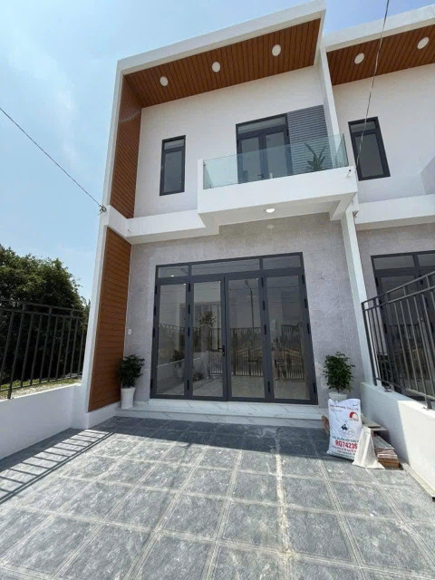 NHÀ 127M2 MẶT TIỀN ĐƯỜNG NHỰA LỘ 22M CÁCH QL50 500M