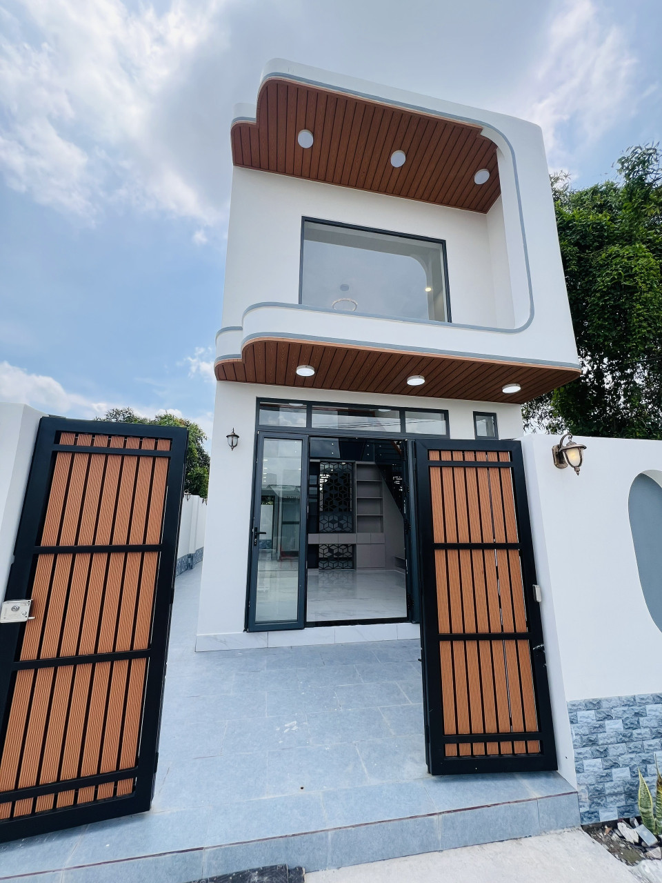 BÁN NHÀ MỚI XÂY 1TR1L 2PN 2WC 1.5TY TTTT Cần Đước