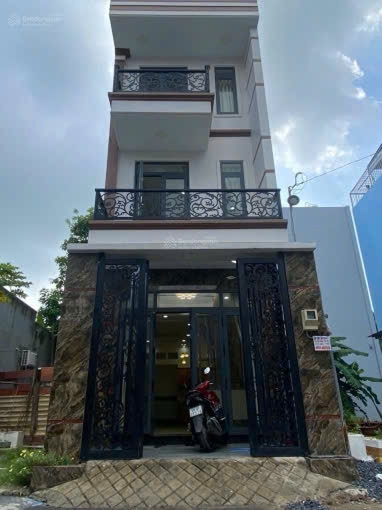 Bán nhà hẻm 47 Trường Lưu P. Long Trường, Quận 9. DT 4m x 14.5m (58m²). Thiết kế 1T2L có 4PN 5WC.