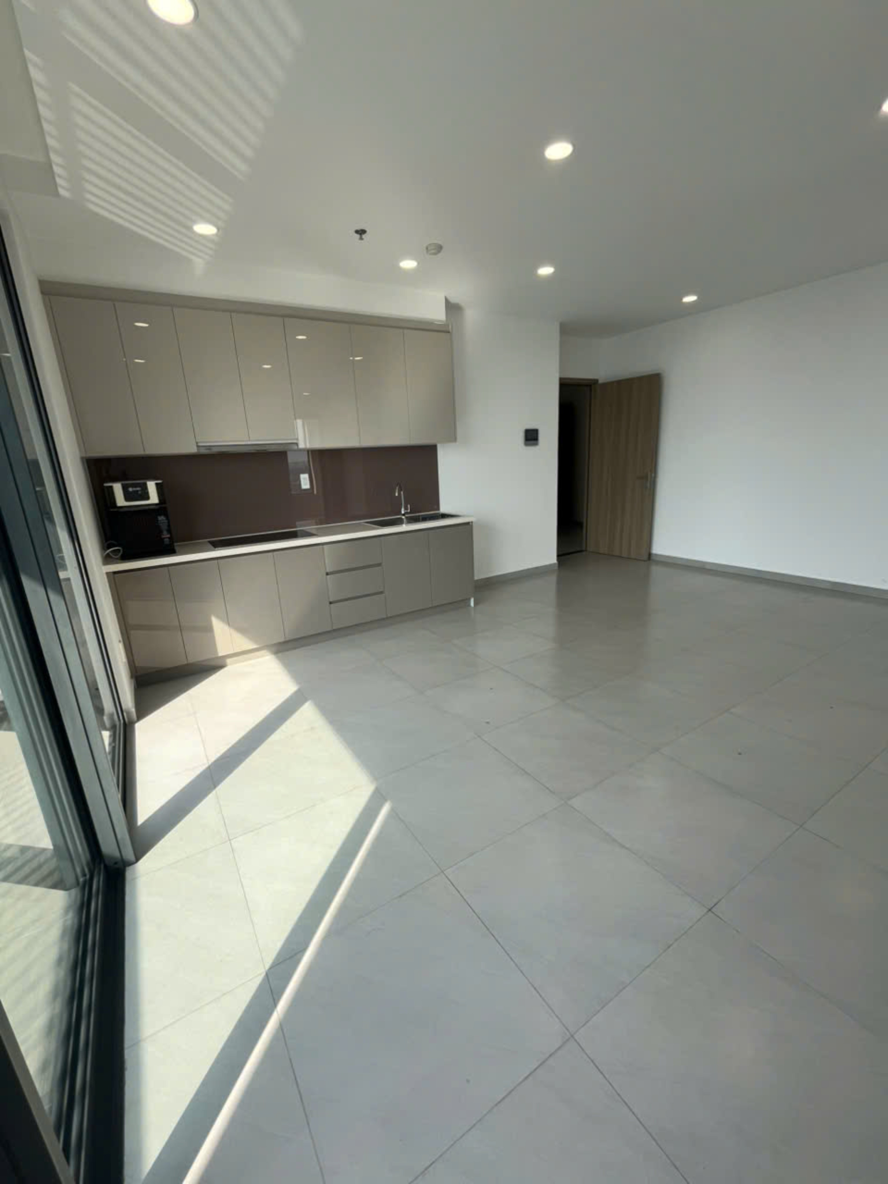 Căn góc 100m2 - Giá VAT 5.6 tỷ giãn 24 tháng trả trước 840 triệu - Sổ hồng 3PN3WC MT Q9