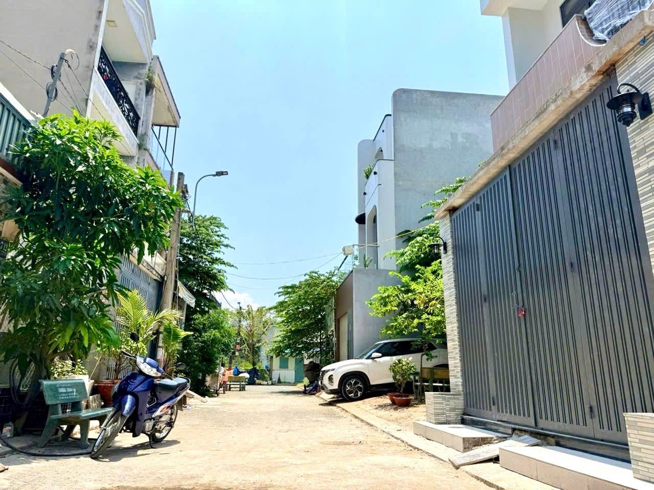 🚗 BÁN NHÀ 2 TẦNG - 54.4M2(4.3*12.7), HOÀN CÔNG, KHÔNG QH - NHÀ HẺM XE HƠI - GẦN CHỢ, KĐT ĐÔNG TĂNG LONG - P LONG TRƯỜNG, THỦ ĐỨC.(T)