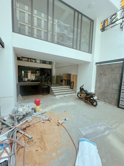 Bán tòa nhà, Mặt tiền Trương Quốc Dung - Nguyễn Văn Trỗi, 6x25m, 7 T- có Hầm, 36 tỷ.