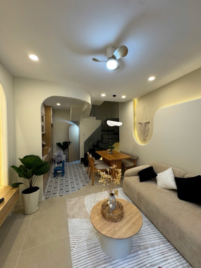 Trường Sa Phú Nhuận 28m², nhà đẹp 5 tầng, Ở ngay, full công năng, giá chỉ 7.85 tỷ.