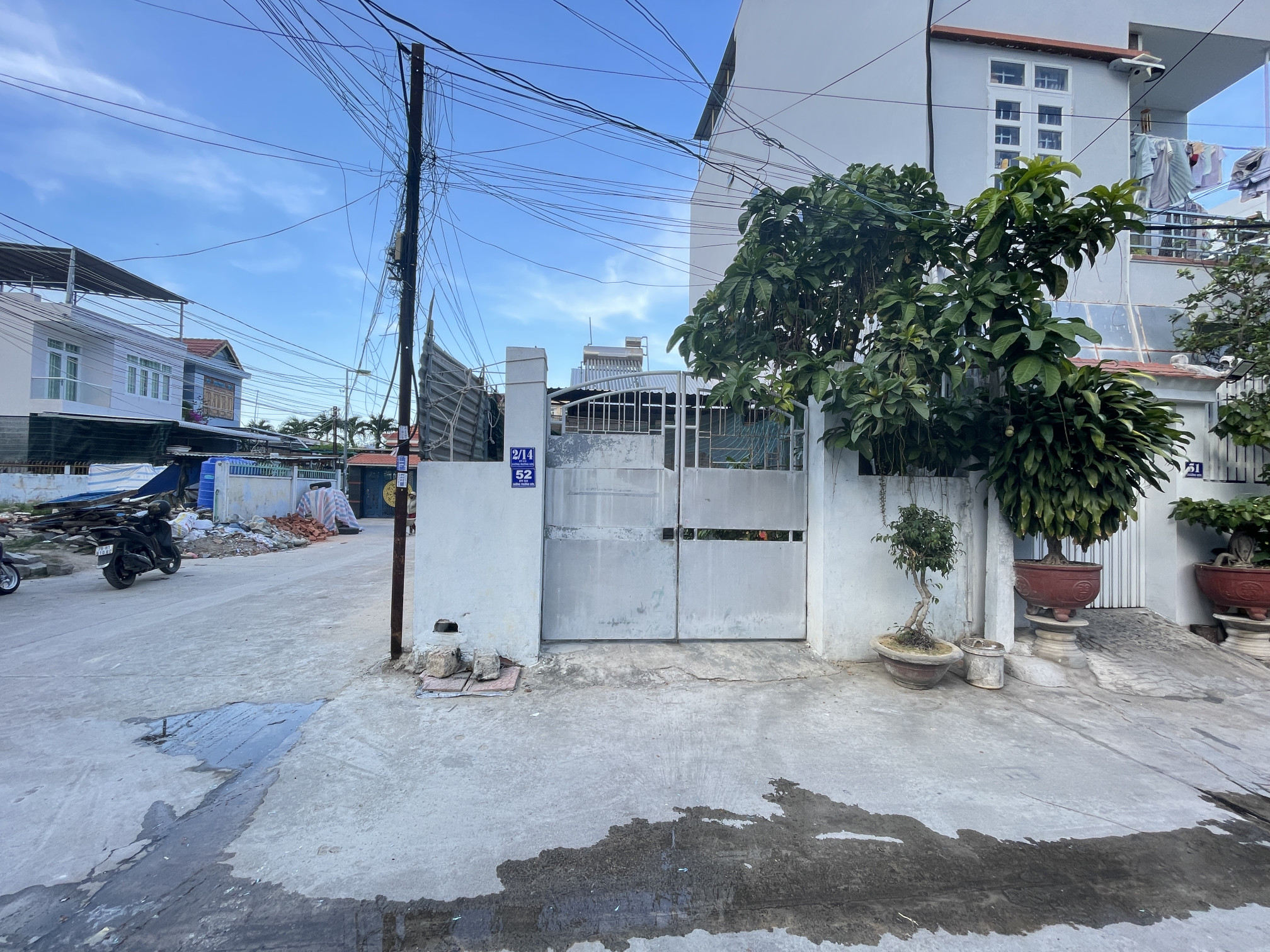 LÔ GÓC HẺM THÔNG – Ô TÔ TRÁNH NHAU – GIÁ TỐT NHẤT KHU VỰC!  Vị trí: Trường Sơn, Vĩnh Trường, Nha Trang