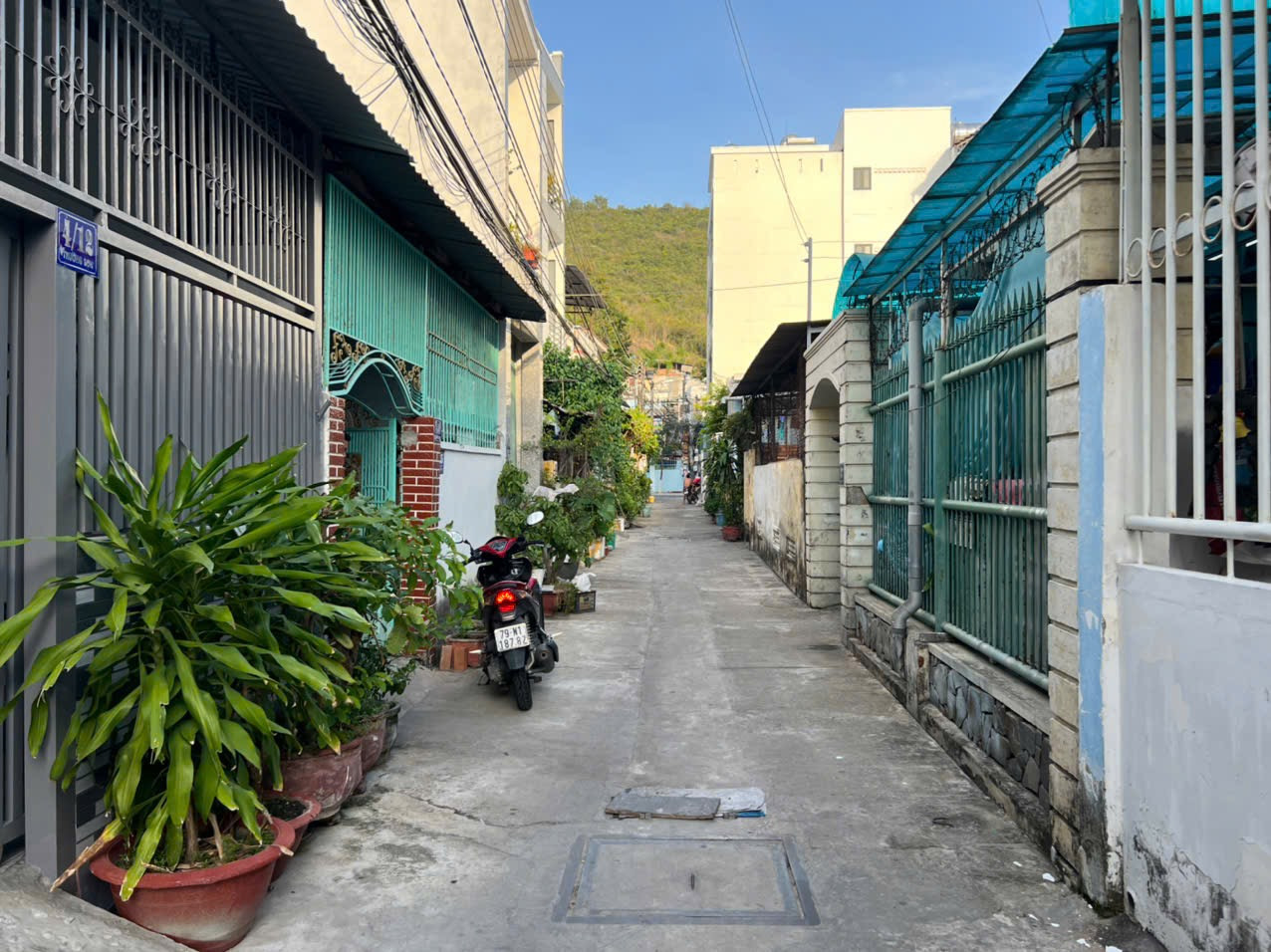 Tìm Nhà Dễ Ở Gần Trung Tâm – Đây Rồi! Nhà 95m², Hẻm Xe Hơi, Tiện Ích Đầy Đủ!