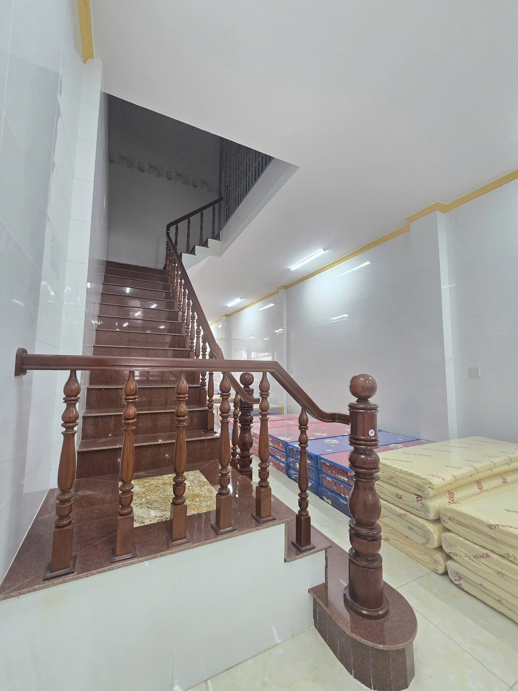 Bán nhà mặt tiền đường trương vĩnh nguyên