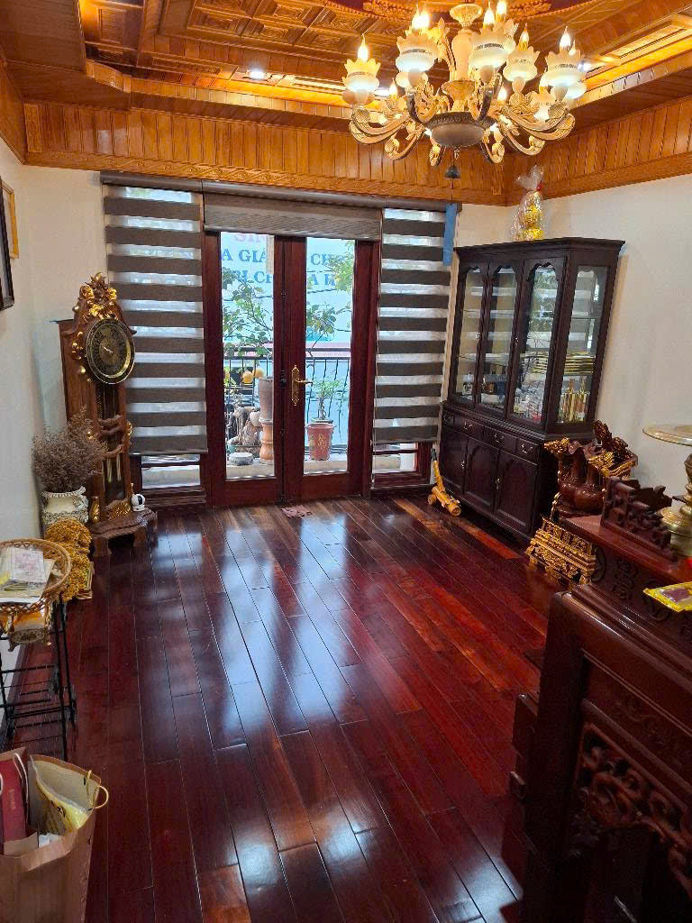 🏡 BÁN NHÀ ĐẸP TƯ ĐÌNH LONG BIÊN
 DIỆN TÍCH: 56M² x 5 TẦNG -MẶT ĐƯỜNG Ô TÔ TRÁNH  7 CHỖ VÀO NHÀ THOẢI MÁI
 GIÁ: 16 TỶ.