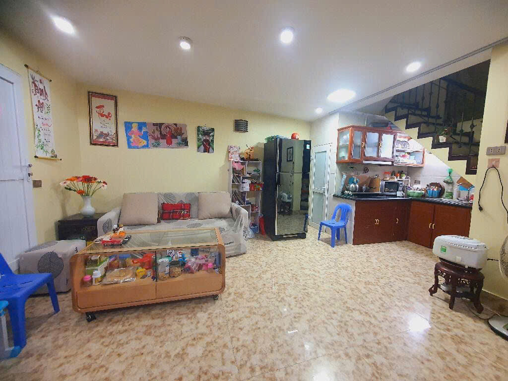 🏡 BÁN NHÀ MẶT NGÕ TƯ ĐÌNH LONG BIÊN. DIỆN TÍCH 200M² x 3 TẦNG 
Ô TÔ TRÁNH  VỈA HÈ RỘNG ĐỖ 4-5 XE TRƯỚC NHÀ.
 GIÁ: 37.5 TỶ.CÓ THƯƠNG LƯỢNG.