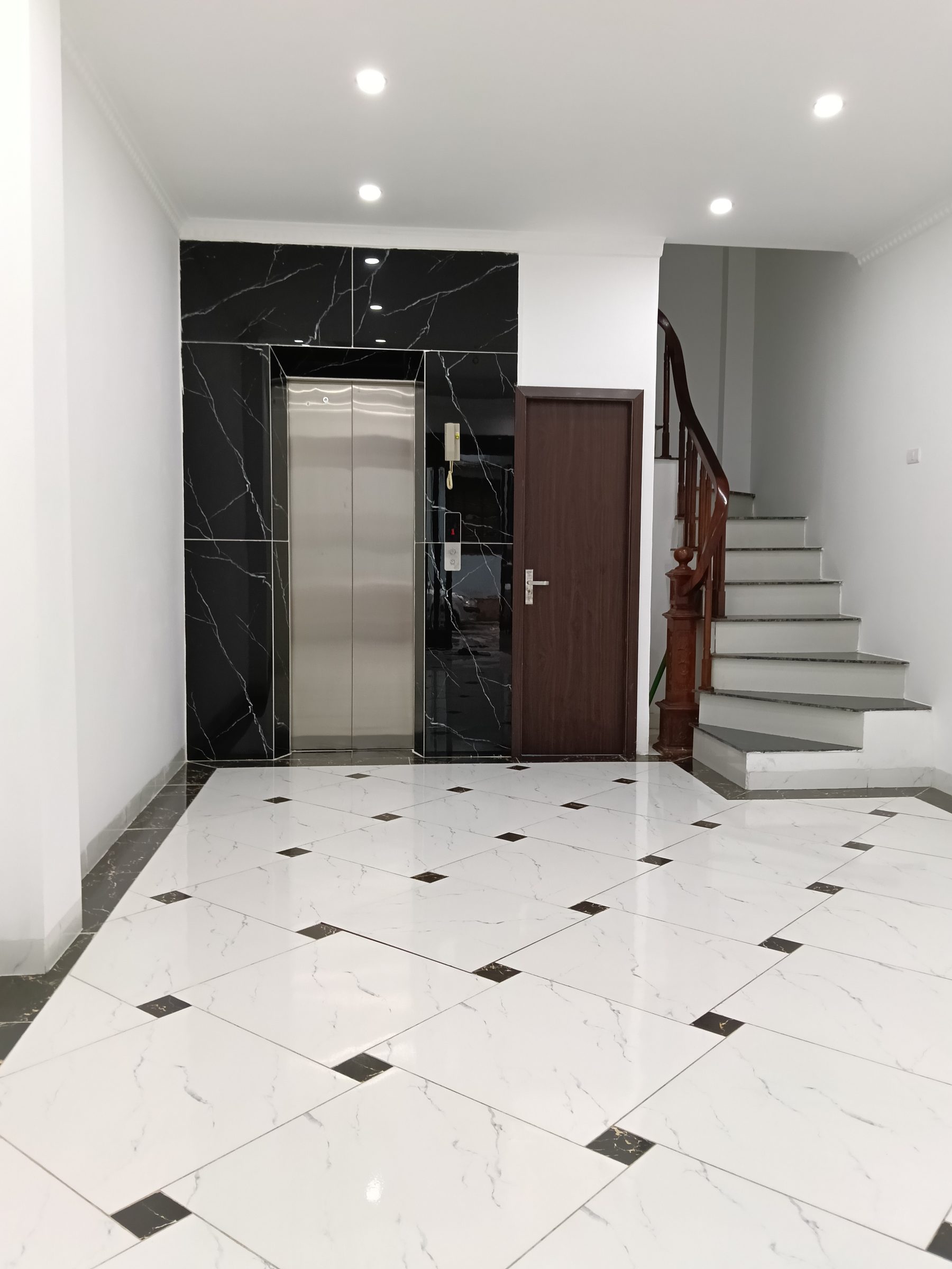 BÁN NHÀ MẶT NGÕ KÍNH DOANH, TƯ ĐÌNH LONG BIÊN,DT53M2X6TANG, THANG MÁY, MT4M, GIÁ 13TY.