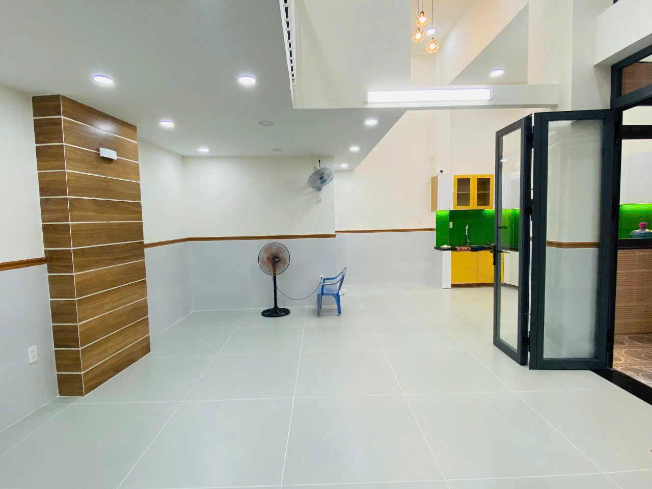 Bán nhà Hẻm an ninh Tứ Hải Ph6 Tân Bình. Dt 8x8m 1 lủng 1 lầu đẹp. Giá 6.38 tỷ tl SHR dọn ở liền.