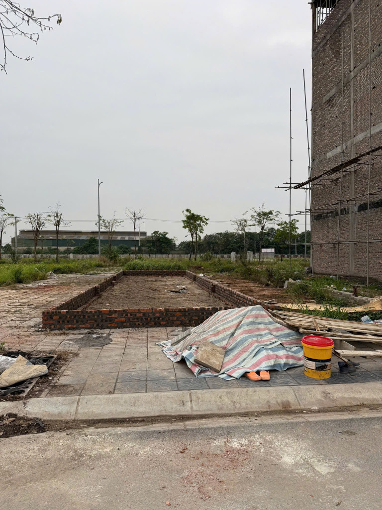 Chính chủ cần bán lô đất lk 5-9  Tái Định Cư Bộ Công An - Cổ Dương - Tiên Dương - Đông Anh
👉 Diện tích : 60m2
👉 Mặt tiền : 3,92m
 Lô đất xẻ khe 3 mặt thoáng