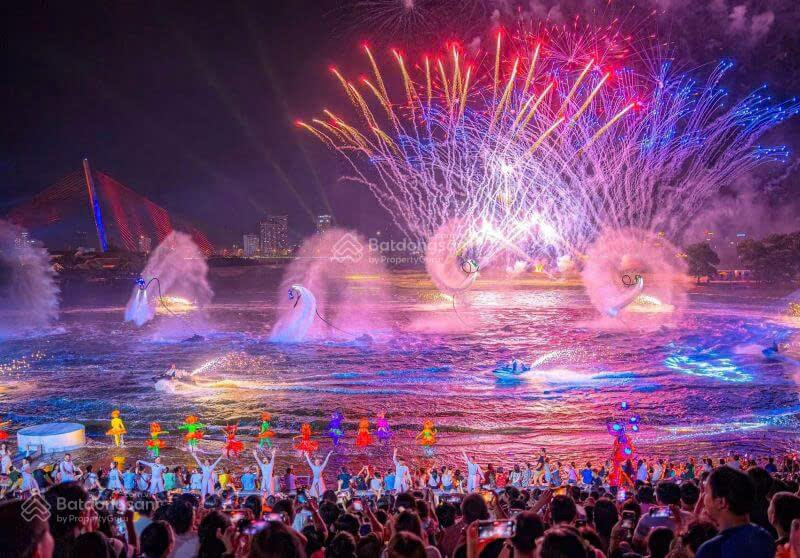 Mở bán căn hộ cao cấp full nội thất, view biển và pháo hoa