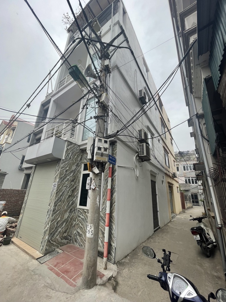 nHÀ ĐẸP DÂN XÂY, NGÕ THÔNG, LÔ GÓC, 7 CHỖ ĐỖ CỬA,QUA NHÀ, GIÁ CỰC NGỌT NÀO