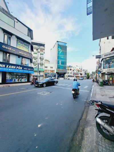 Bán Tòa Nhà 8 tầng, Mặt tiền Út Tịch - Hoàng Văn Thụ, 14x19.5m, 28PN, HĐT 300tr, 155 tỷ.