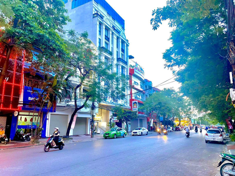 Bán nhà Văn Cao, Ba Đình, ngõ nông 37m2, 2 tầng, Mt 5.2m, chỉ 10.6 tỷ