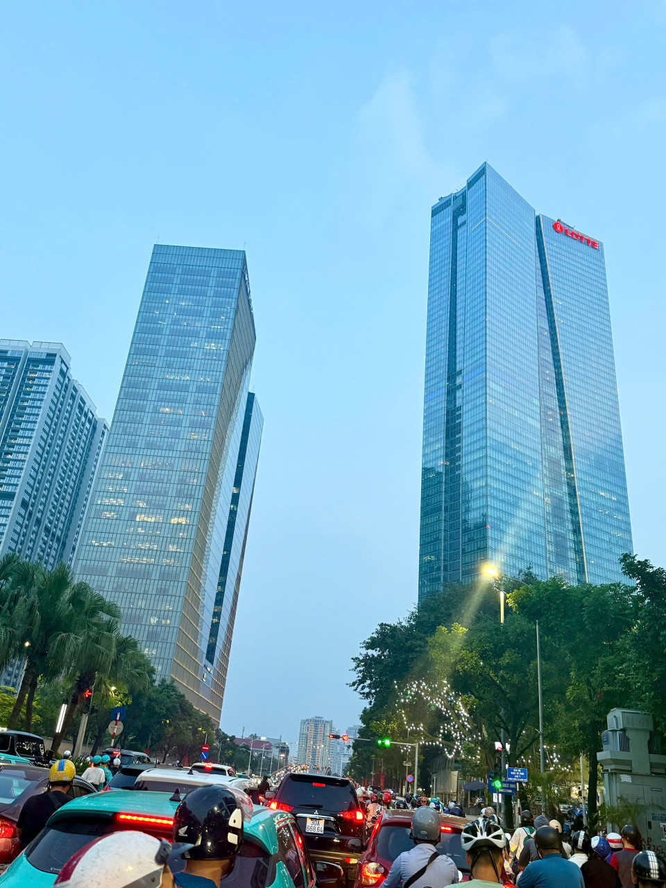 Bán nhà ngõ 97 Phố Văn Cao, Ba Đình 44m2*5T, thang máy, 2thoáng, 20m ra oto, giá 15tỷ.