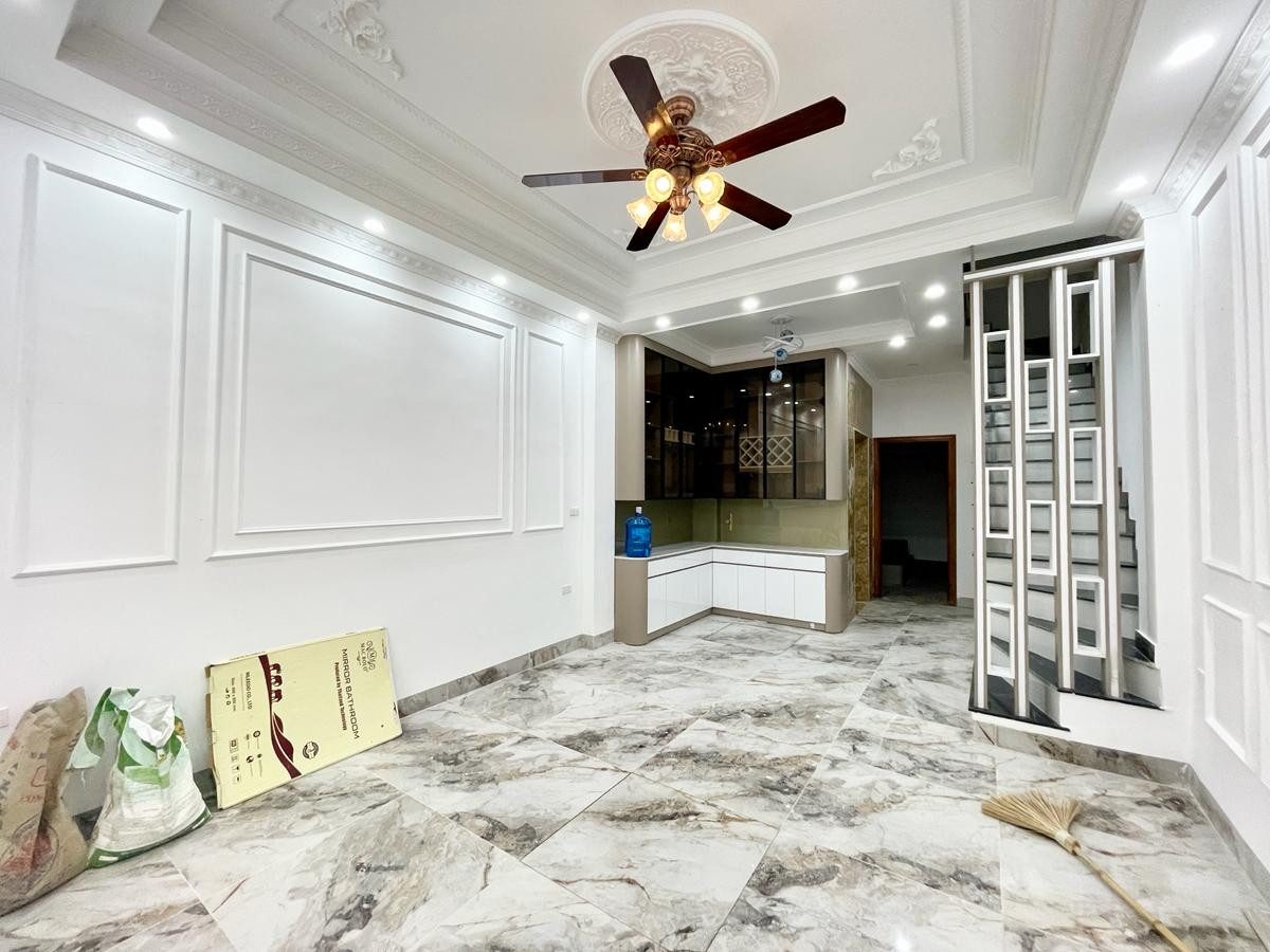 Bán gấp nhà nếu da Văn Cao Ba Đình Hà Nội thang máy mới Nhà mới xây