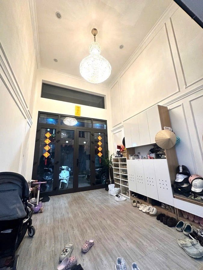 Bán Nhà Văn Chương. Đống Đa. 6 Tầng Thang Máy. Ô Tô. Vỉa Hè. DT 46m2. Giá 24.8 Tỷ
