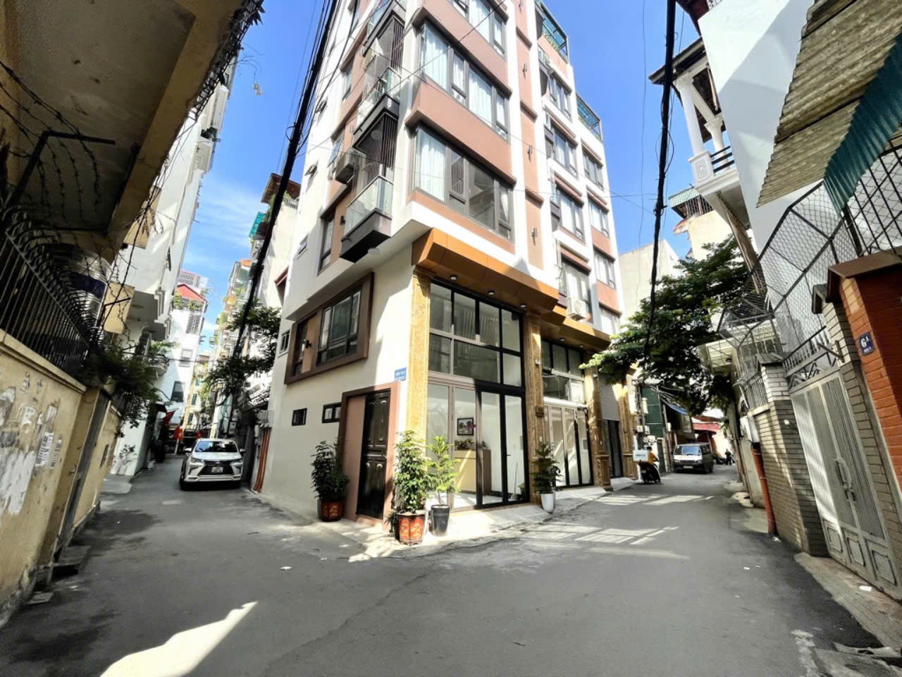 NHÀ ĐẸP HỌC VIÊN TÀI CHÍNH - BẮC TỪ LIÊM - DT53M2 - 5 TẦNG - GIÁ 8,3 TỶ
- NGÕ Ô TÔ THÔNG - KINH DOANH