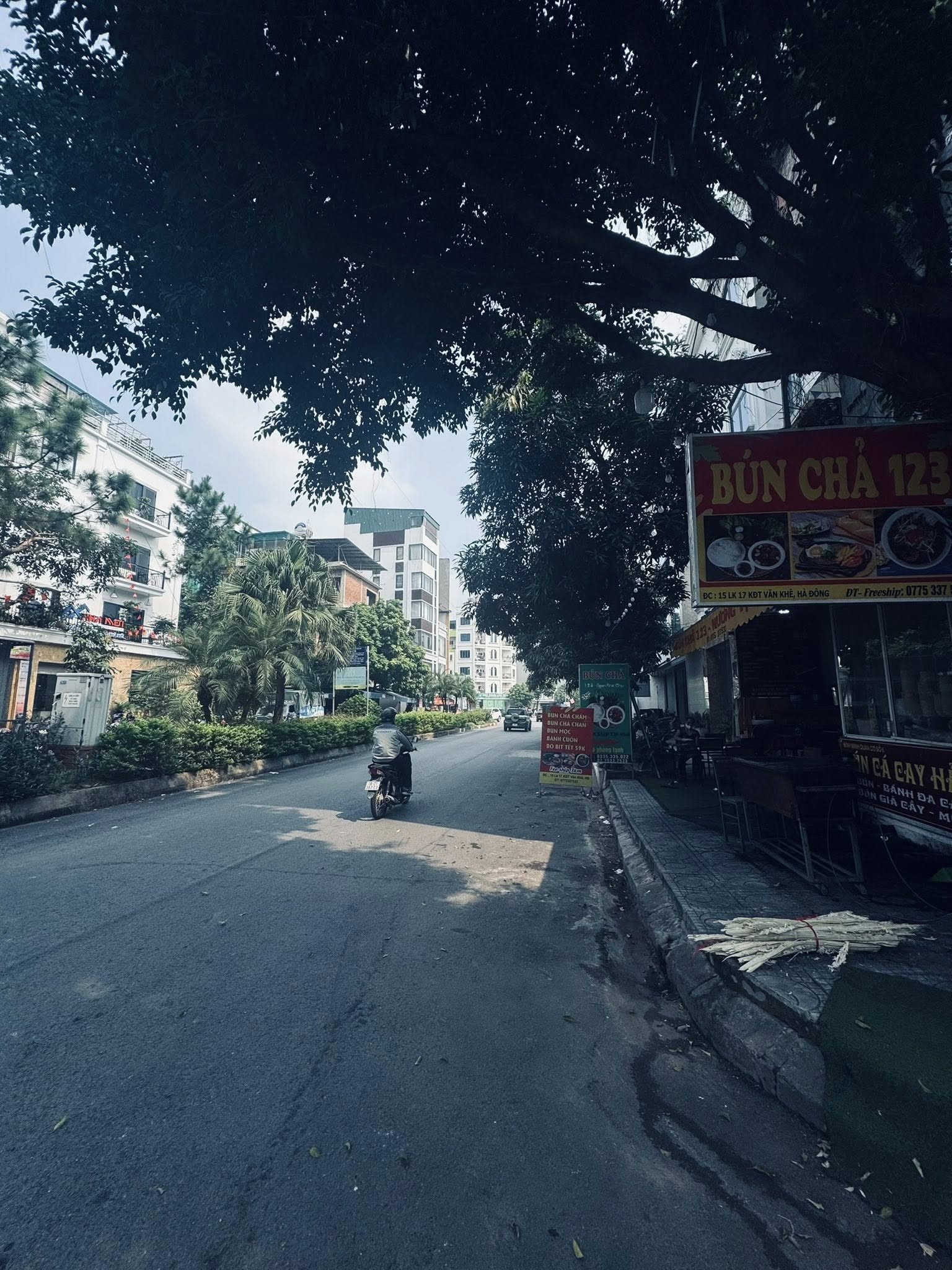 (BÁN GẤP) lIỀN KỀ KĐT VĂN KHÊ HÀ ĐÔNG,LÔ GÓC,2 MẶT VỈA HÈ,KINH DOANH DỈNH,DT 100M2 X 4T CÓ Ô CHỜ TM