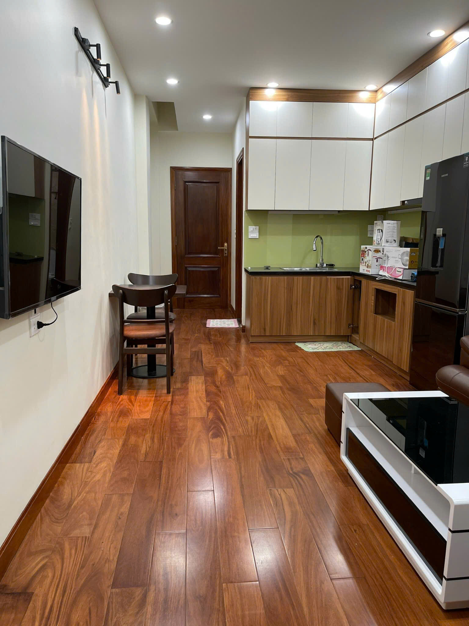 Cho thuê Căn hộ dịch vụ 1N1K giá rẻ tại Phố Vạn Phúc,Vạn Bảo, Ba Đình. Chỉ 9tr