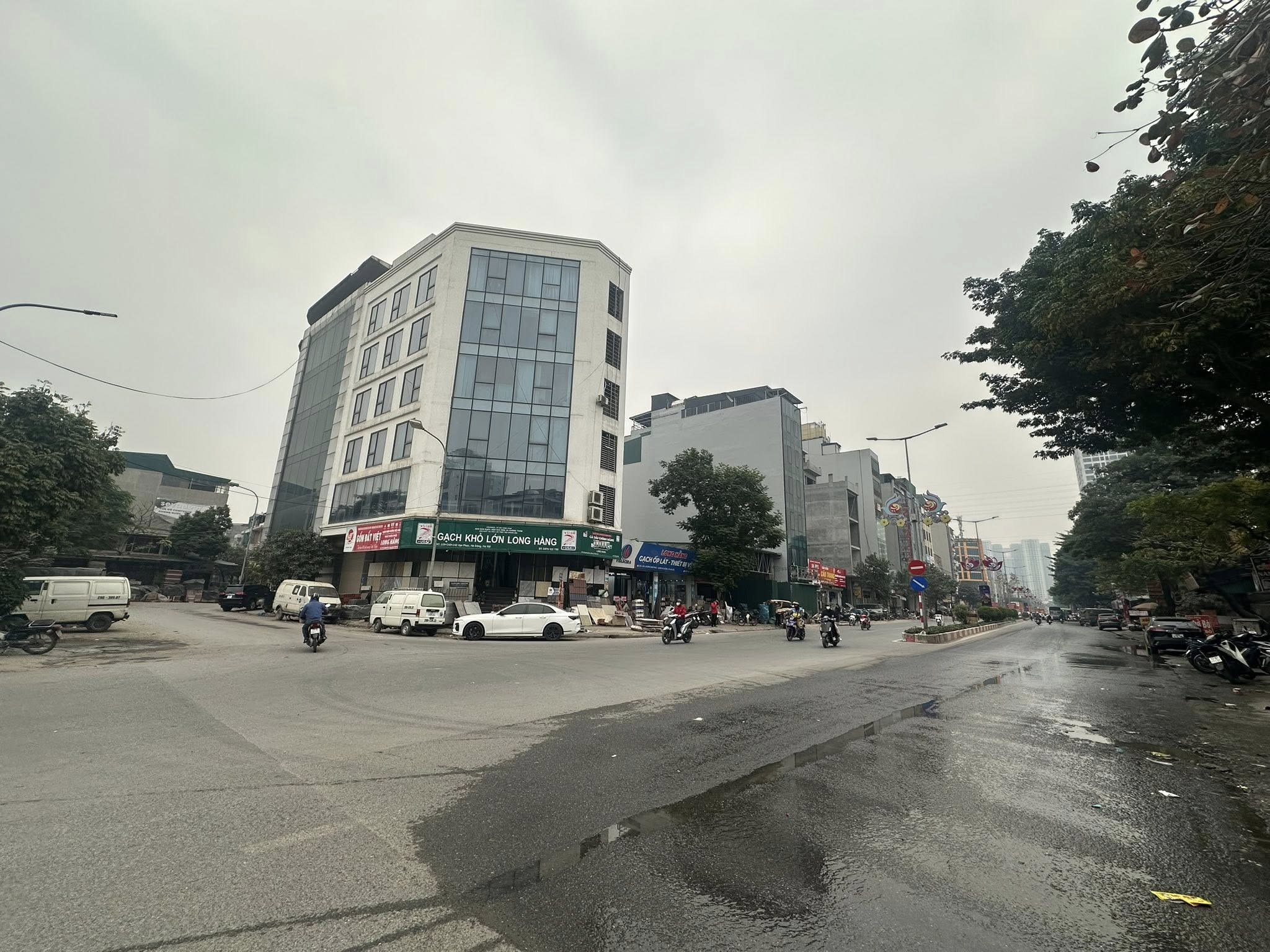 BÁN NHÀ LK ĐƯỜNG VẠN PHÚC. 130M2 - 8 TẦNG. THANG MÁY. KINH DOANH. VỈA HÈ RỘNG.