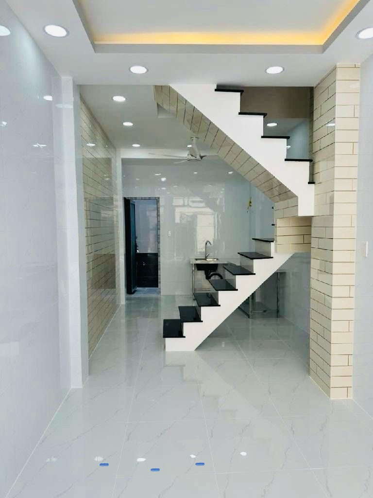 BÁN NHÀ VĂN THÂN Q6(40M2,)SÁT HẺM XE TẢI 7M,GIÁ 5.25 Tỷ(110326)