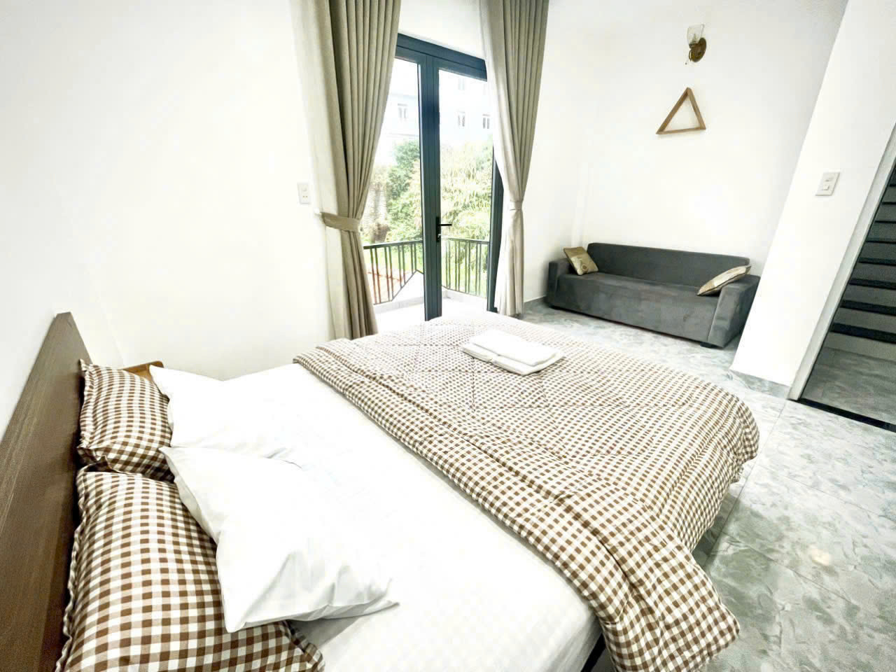CHO THUÊ VILLA 6 PHÒNG NGỦ SÂN VƯỜN ĐƯỜNG Ô TÔ LÀNG HOA VẠN THÀNH PHƯỜNG 5 TP ĐÀ LẠT 15TR/THÁNG